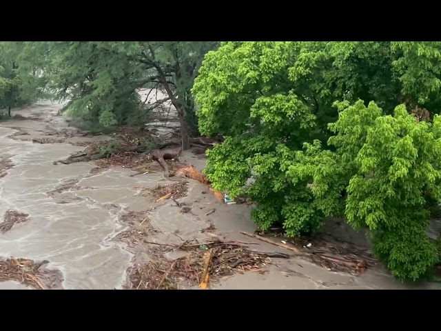 Incredible video of flood waters carrying house in Center Point, Texas