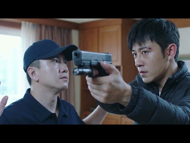 【高能必看刑侦剧】激烈混戰一觸即發，沒想到臥底此時竟把槍對向自己人！#警匪 #悬疑 #犯罪 #破案 #动作 #武打