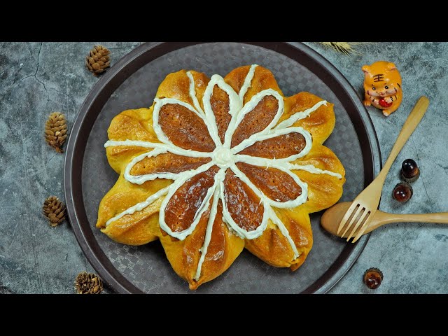 Beautiful, can't wait to eat, flower shaped bread is very easy to make at home