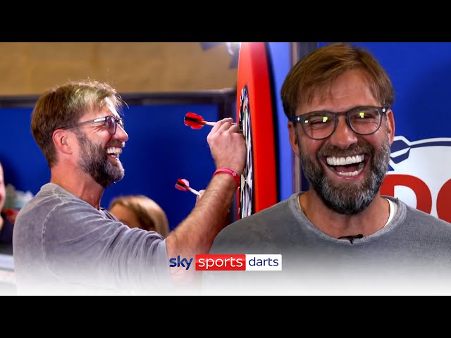 When Jürgen Klopp took on Raymond van Barneveld at PDC World Darts Championship 🎯