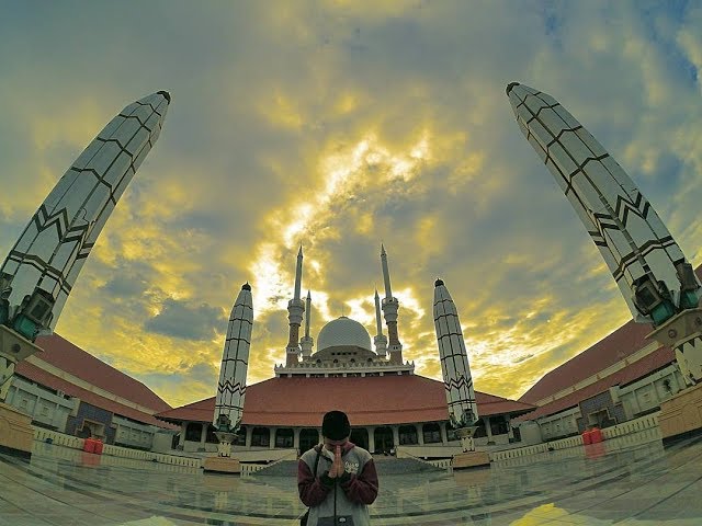 Explore MASJID AGUNG , KOTA LAMA &  MAERAKACA Semarang , 25 Desember 2017 (VR 360 Degree 4K)