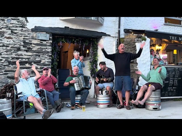 Last night’s impromptu Platt night, having a 🍻 with friends and raising money for Little Harbour. 