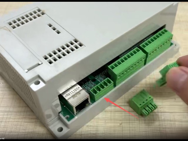 KC868-A4S Toolless Push-in Terminals (Conectores rápidos a presión)