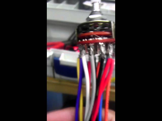 Un Conmutador Soldado en el taller de electronica