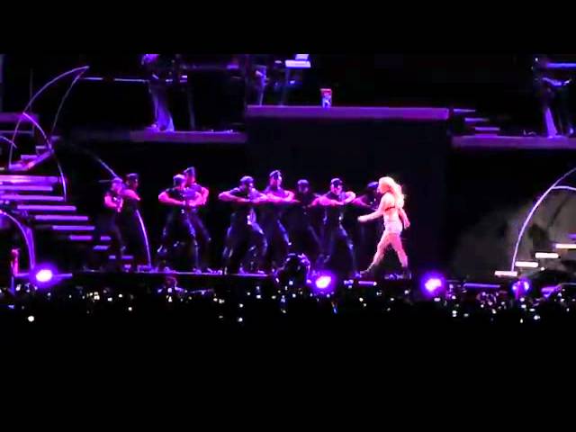 Britney Spears - Womanizer - Live São Paulo