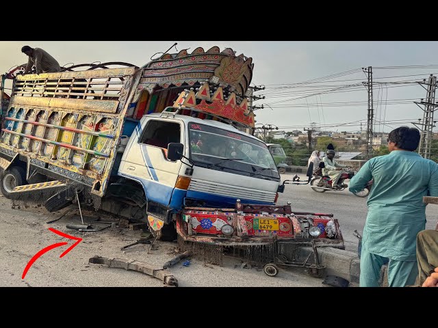 Pakistani Jugaad Fixes a Brakeless Truck After Hitting a Divider