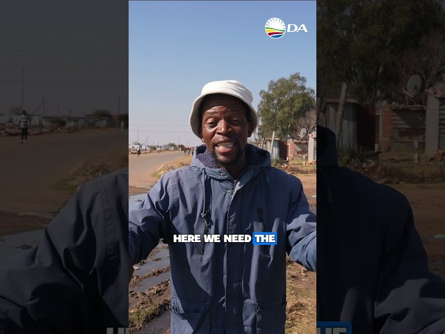 🚦Robots are broken but posters are up. Priorities, neh? 🤷‍♂️