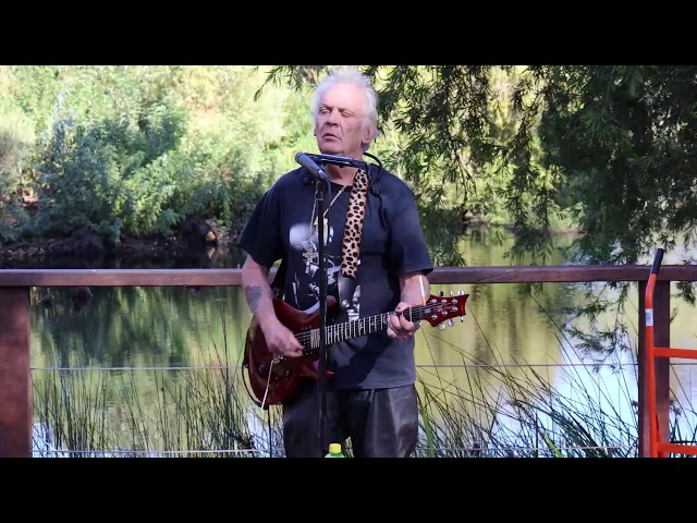 Phil "Werewolfman" Flanagan performs his rendition of Lazy Bones. Dedicated to SRV.