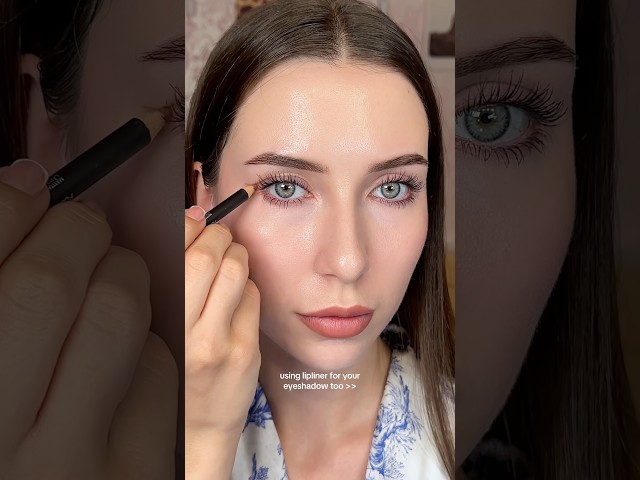 using lipliner for your eyeshadow too 💔 #lipliner #beautytips #makeuphacks #kikomilano #eyeshadow
