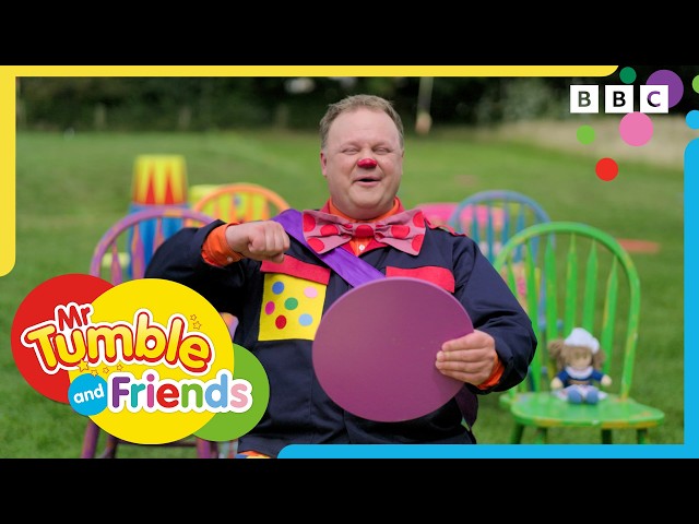 Taking the bus | Mr Tumble and Friends