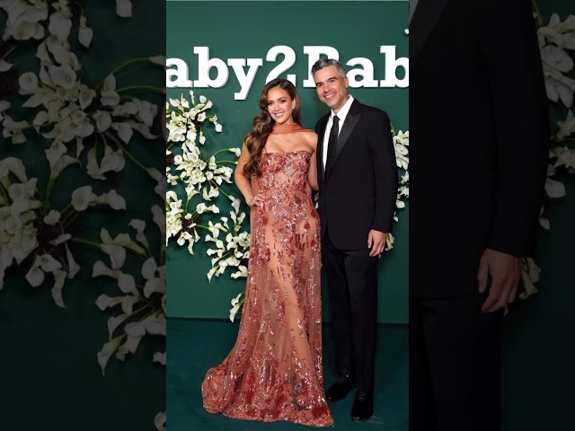 #jessica #alba #fashionstyle #redcarpetfashion #zuhairmurad #ss25 #readytowear #moviepremiere #baby2