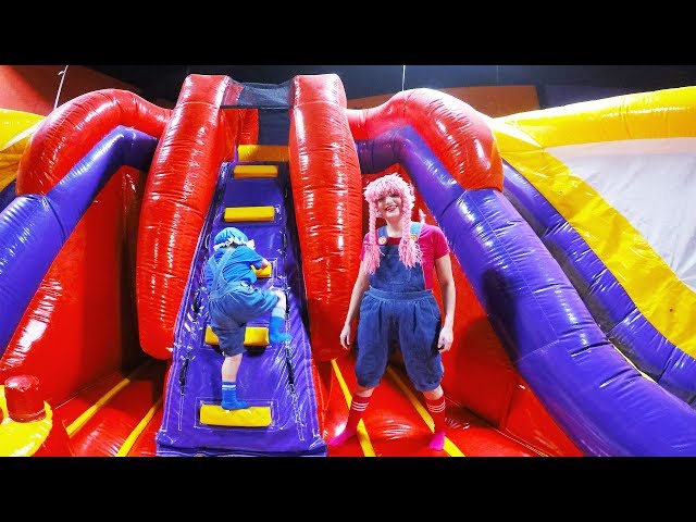 Parque de Juegos Inflables S2:E254
