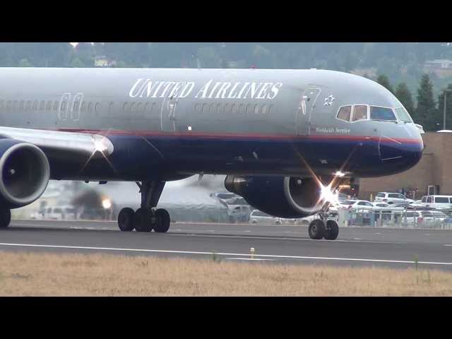(Dirty) United Airlines N566UA 757-200 Takeoff Portland Airport (PDX)