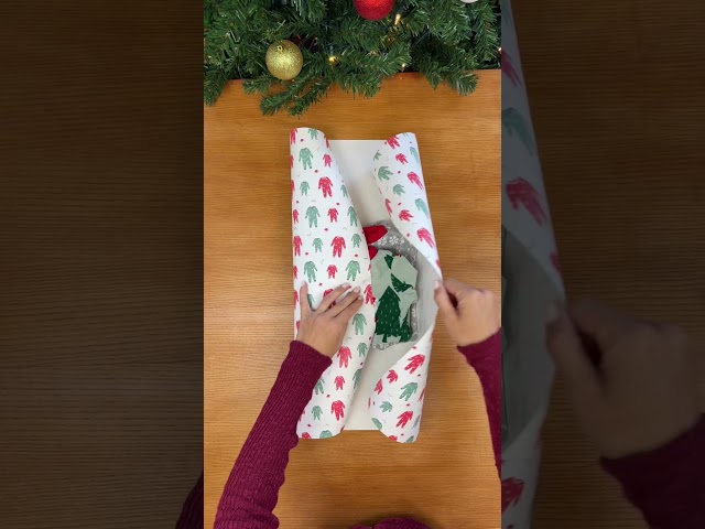 How to wrap clothes without a box 👖 #wrapping #howtowrap #giftideas #christmas #sustainablewrapping