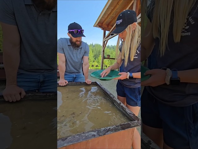 Hiding a $17,000 Gold Nugget In Tourists Pan