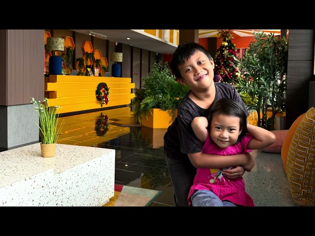 Keanu & Kiara Staycation di Yellowbee