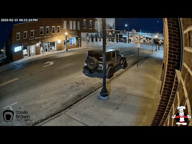 Manchester, IA Hawk Camera - Live from Joe's Pizza Manchester
