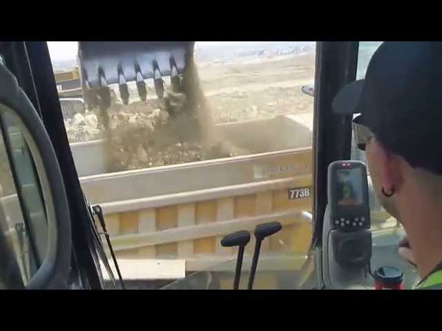 Two caterpillar 385's battle in a loading compitition