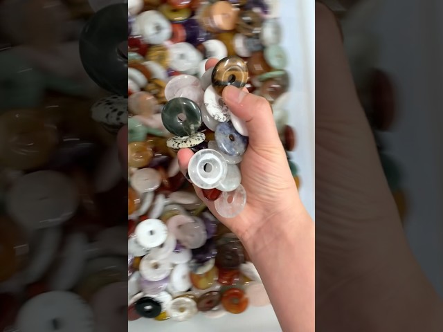Let’s pack some scoop orders for Vivian #crystaldealer #crystalscoop