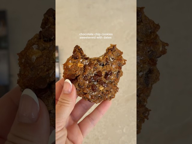 Chocolate chip cookies sweetened with dates