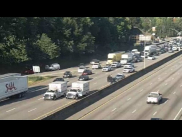 Crash blocks multiple lanes of I-85 in Charlotte, NC