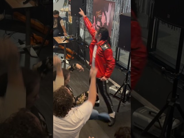 Michael Jackson gets everyone singing and dancing #michaeljackson #thriller #beatit
