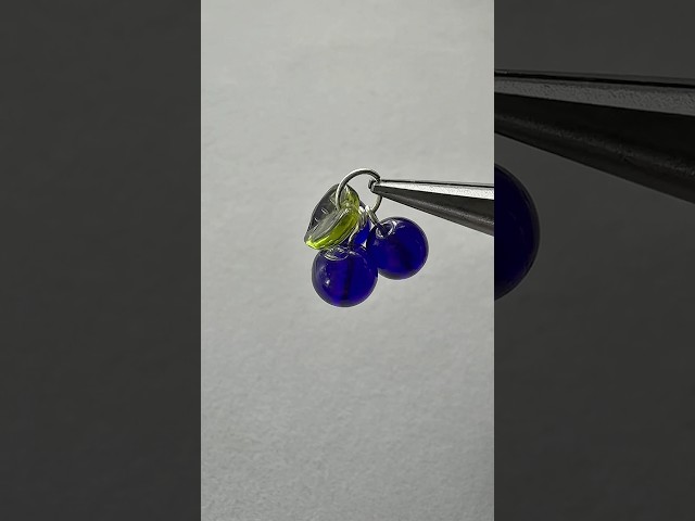 Make a blueberry charm with me!