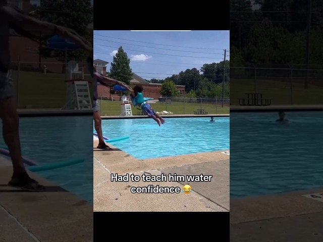 LEARNING TO SWIM FLY? ALIEN REACTS! BLOOOB #swimming #howtoswim #funnyreaction #funnyvideo