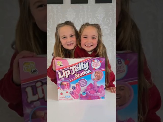 Come Toy Testing FabLab Lip Jelly Station #toytesting #kidsmakeup #toytestingtwins