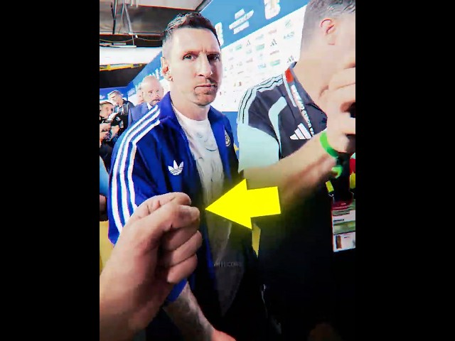 When Messi Greets You ❤️