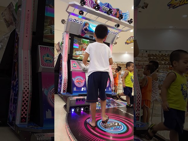 Dance central @ vincom(1)