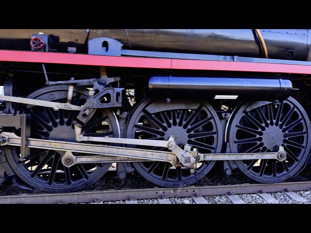 VR R766 and NSWDR 42101 Over Tunnel No2 Bethungra Spiral - Picnic Train South Tour 2025