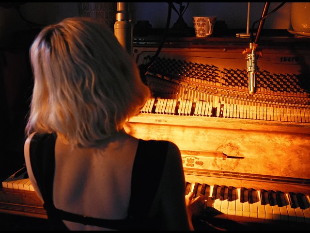 Maisie Peters - Questions (Live From My Parents' Piano)