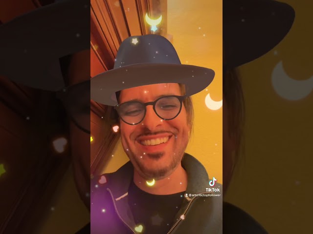Johnny Depp and Mr Bean got bees in common and they ain’t musical #comedy