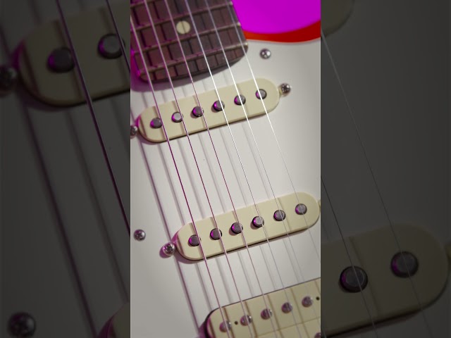 Look at this guitar! 😍 #fender #stratocaster #guitar