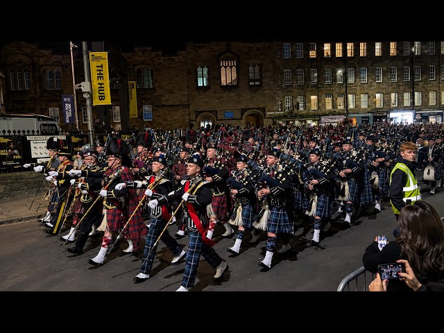 11 PM in Edinburgh & Thousands Wait for the Military Tattoo March Out 2026 🏰 | Scotland 4K.