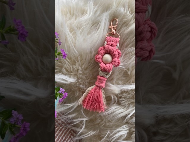 Flower macrame keychain with bead #easymacrame #macrametutorial #macrame #macramekeychain #diy