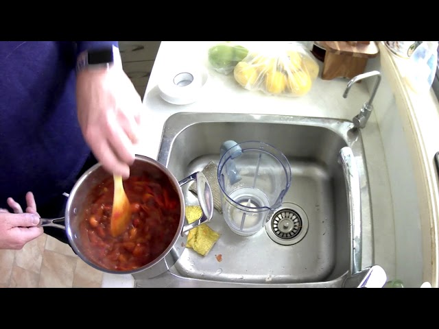 Matt the Lazy Cook makes hot hot HOT chilli
