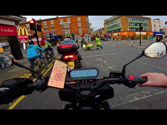 THE ORDERS WOULDN'T STOP! Friday Night Shift For Deliveroo & UberEats In London ££