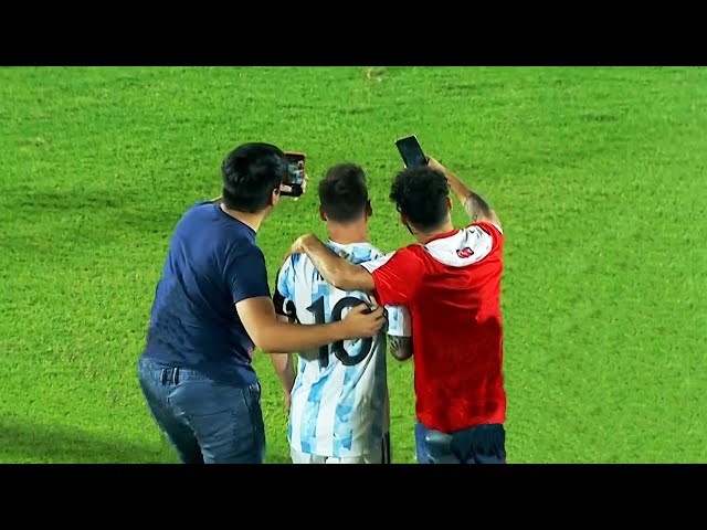 Lionel Messi makes Paraguay Fans Love Him