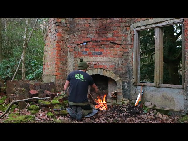 Bushcraft Survival camp in Ancient Woodland Ruins - Foraging & Campfire Cooking
