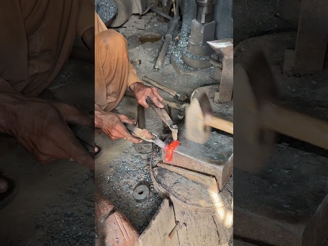 Blacksmithing - A Beginners Guide: Making Tongs Without Tongs