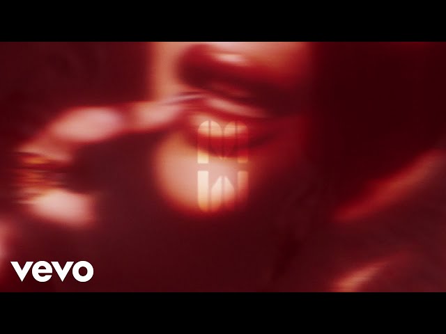 Mimi Webb - Eyes Closed (Official Lyric Video)