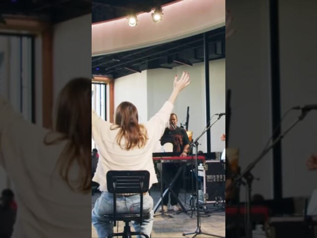 “We give You all the glory.. “ #upperroom #worship #fyp #alphaandomega