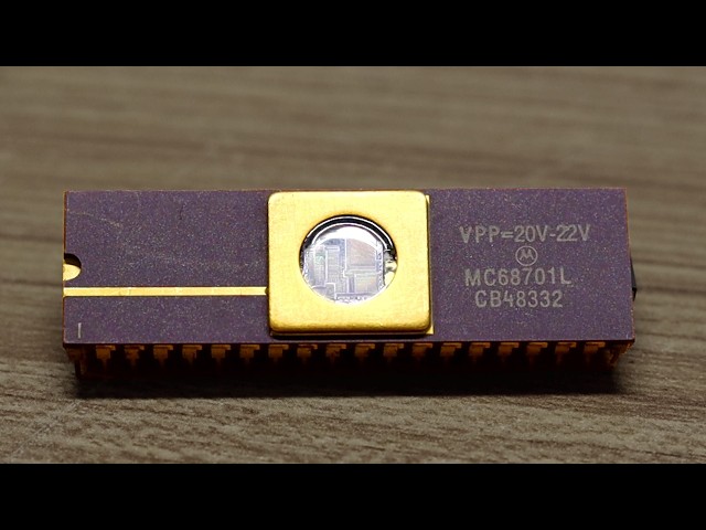 A Motorola Microcontroller from the 1980s Under the Microscope!