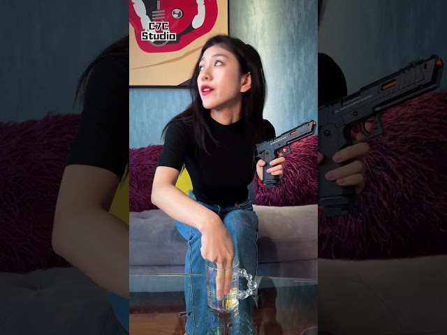 女间谍不小心毒死了自己｜Female spy accidentally poisoned herself #eyeroll #playdead  #film #懸疑故事 #drama