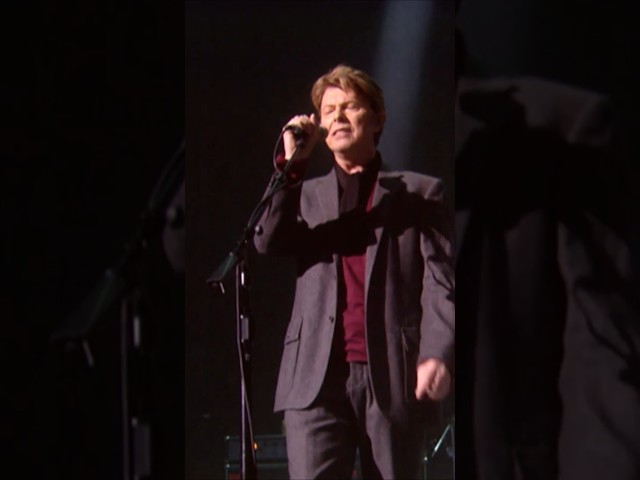 David Gilmour - Comfortably Numb (Remember That Night)  #davidgilmour  #pinkfloyd  #davidbowie