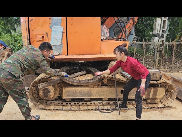 The Genius Girl Challenge: What is it like to manually replace an excavator's turntable bearing?