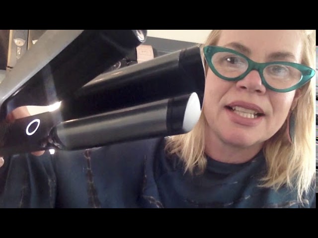 How to use the ghd Oracle to create beachy hair. A tutorial by a hairdresser.