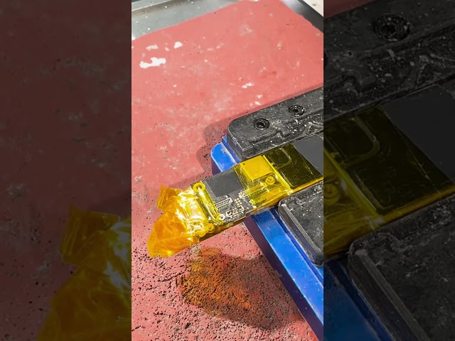 iPhone 12 with a faulty battery connector 😱🔥